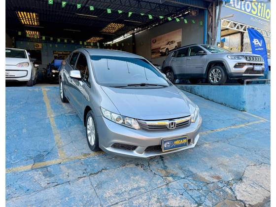 HONDA CIVIC 1.8 LXS 16V FLEX 4P AUTOMÁTICO HONDA CIVIC 1.8 LXS 16V FLEX 4P AUTOMÁTICO